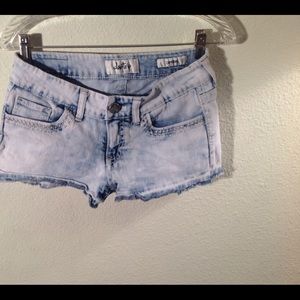 DAY TRIP Capricorn Denim Shorts Stonewashed, 3/4
